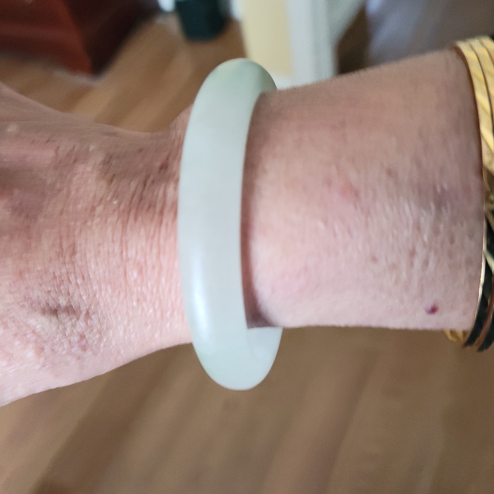 Jade Bangle - Picture 11 of 11